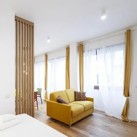 Daire Vatican Steps, Mary, Strollingrome