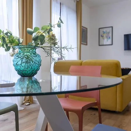 Daire Vatican Steps, Mary, Strollingrome *