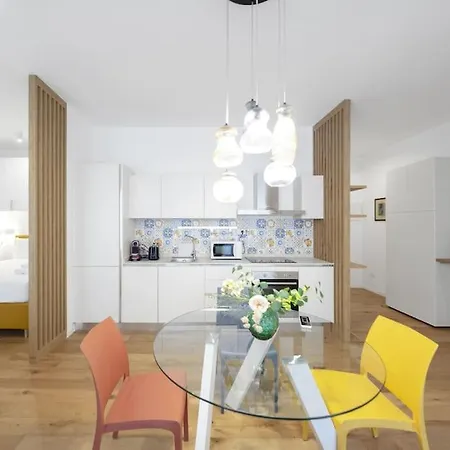 Vatican Steps, Mary, Strollingrome Daire *