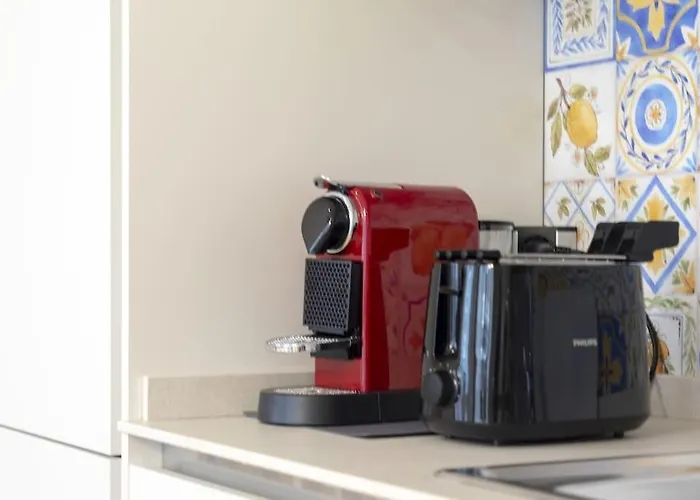 Vatican Steps, Mary, Strollingrome Rom