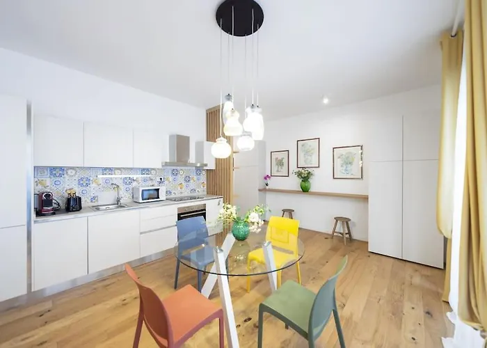 Vatican Steps, Mary, Strollingrome Apartment